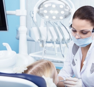 Extrair um dente molar ou tratá-lo? O que é melhor?