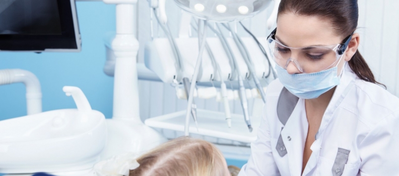 Extrair um dente molar ou tratá-lo? O que é melhor?